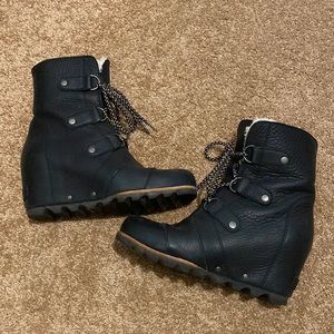 Women’s JOAN OF ARCTIC™ WEDGE MID SHEARLING - Waterproof leather / Size 8